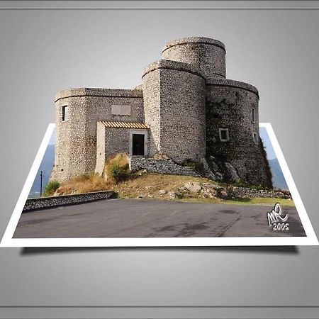 B&B Tre Passi Dalla Torre Montesarchio Buitenkant foto