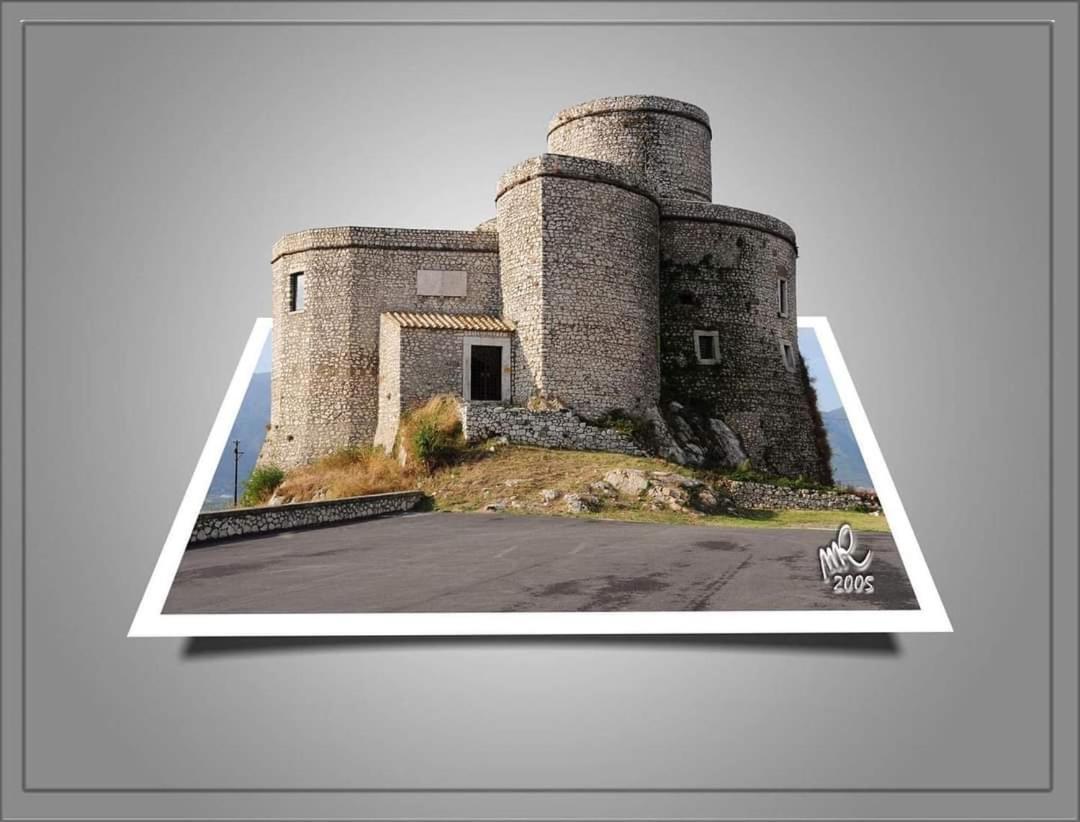 B&B Tre Passi Dalla Torre Montesarchio Buitenkant foto