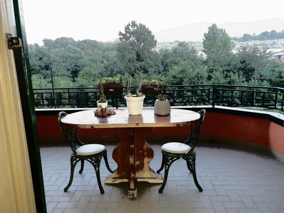 B&B Tre Passi Dalla Torre Montesarchio Buitenkant foto