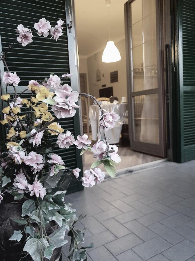 B&B Tre Passi Dalla Torre Montesarchio Buitenkant foto