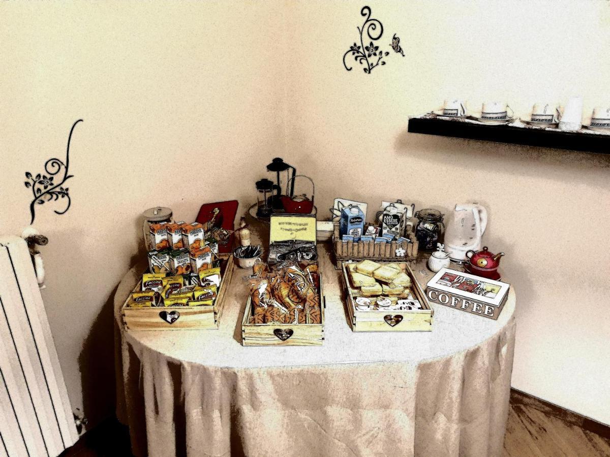 B&B Tre Passi Dalla Torre Montesarchio Buitenkant foto