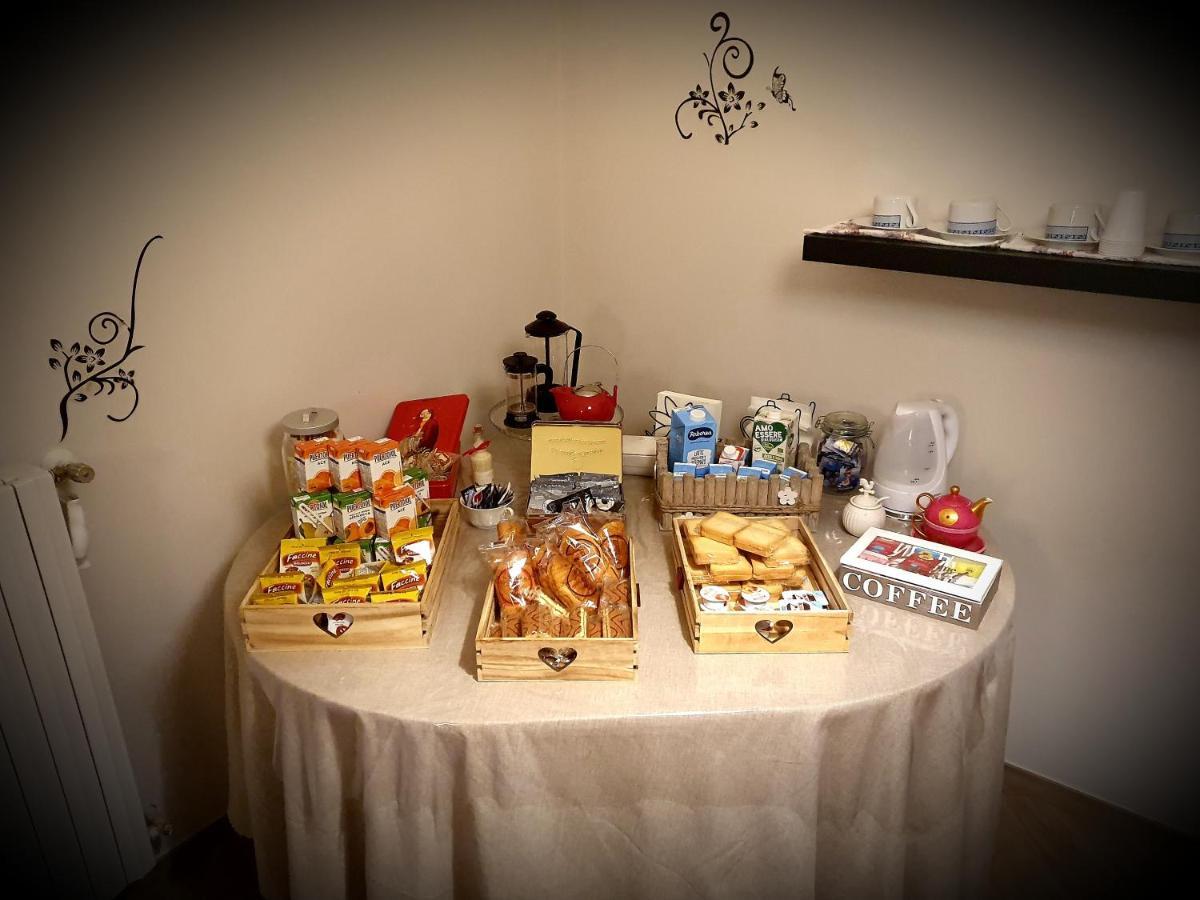 B&B Tre Passi Dalla Torre Montesarchio Buitenkant foto