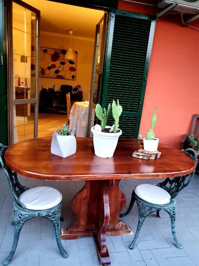 B&B Tre Passi Dalla Torre Montesarchio Buitenkant foto