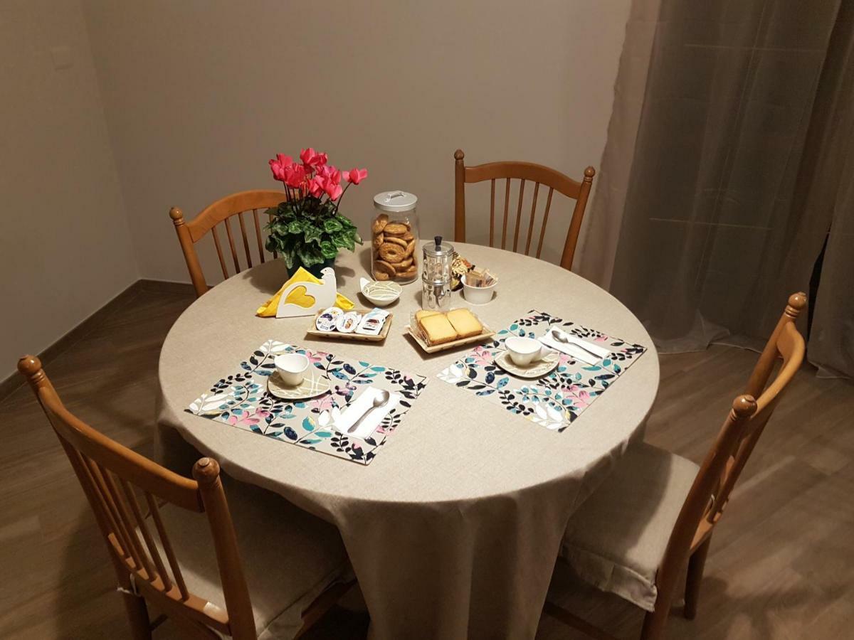 B&B Tre Passi Dalla Torre Montesarchio Buitenkant foto