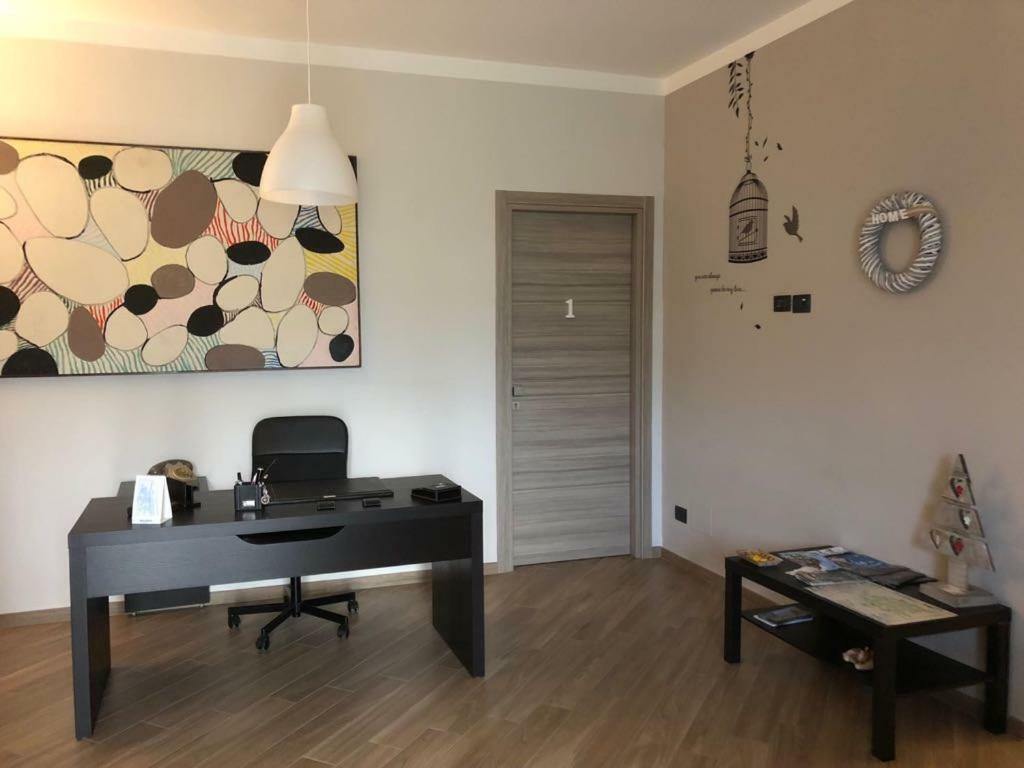 B&B Tre Passi Dalla Torre Montesarchio Buitenkant foto