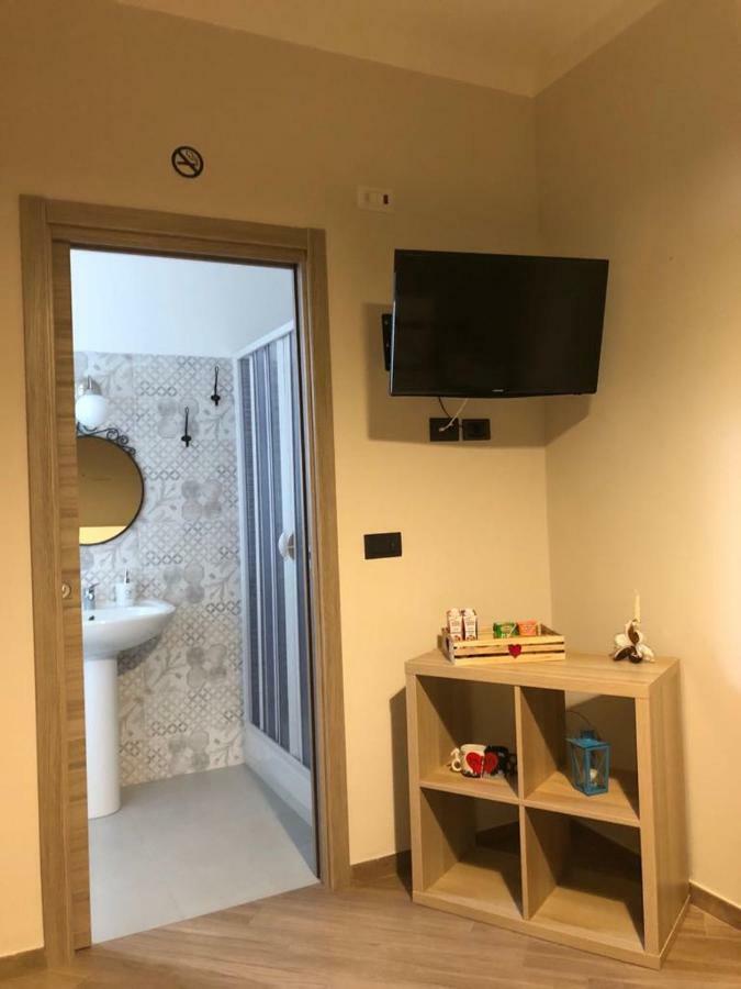 B&B Tre Passi Dalla Torre Montesarchio Buitenkant foto