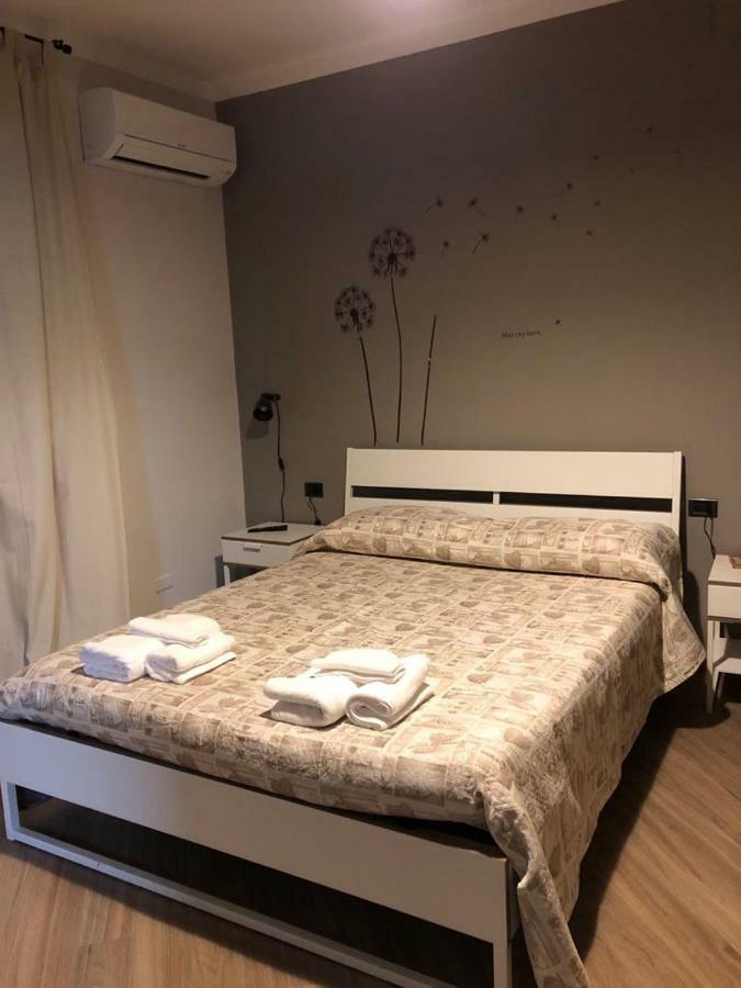B&B Tre Passi Dalla Torre Montesarchio Buitenkant foto