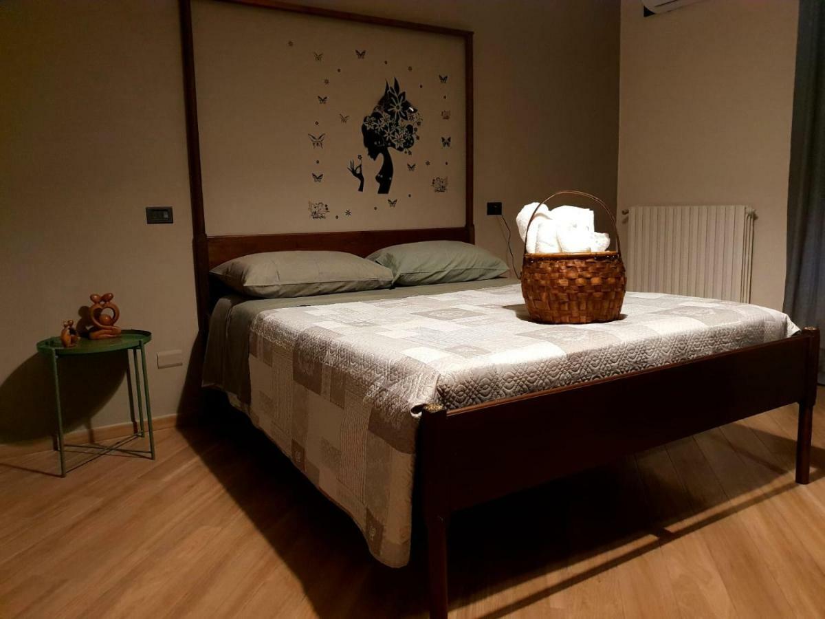 B&B Tre Passi Dalla Torre Montesarchio Buitenkant foto