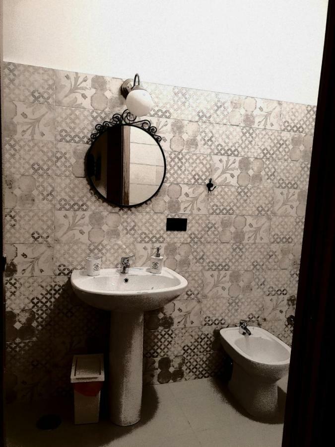 B&B Tre Passi Dalla Torre Montesarchio Buitenkant foto