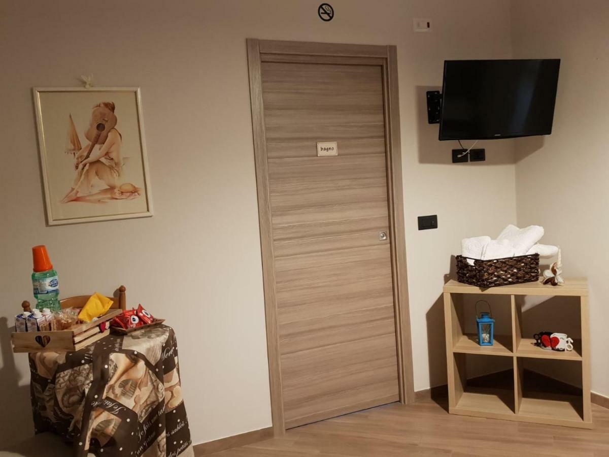 B&B Tre Passi Dalla Torre Montesarchio Buitenkant foto