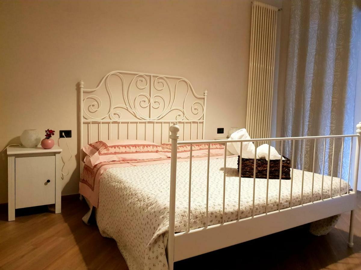 B&B Tre Passi Dalla Torre Montesarchio Buitenkant foto