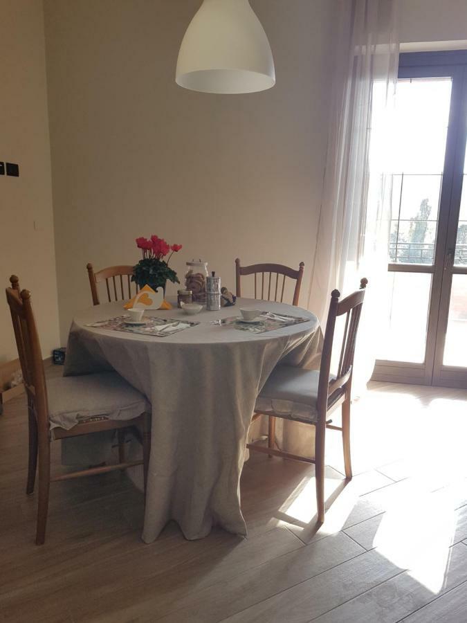 B&B Tre Passi Dalla Torre Montesarchio Buitenkant foto