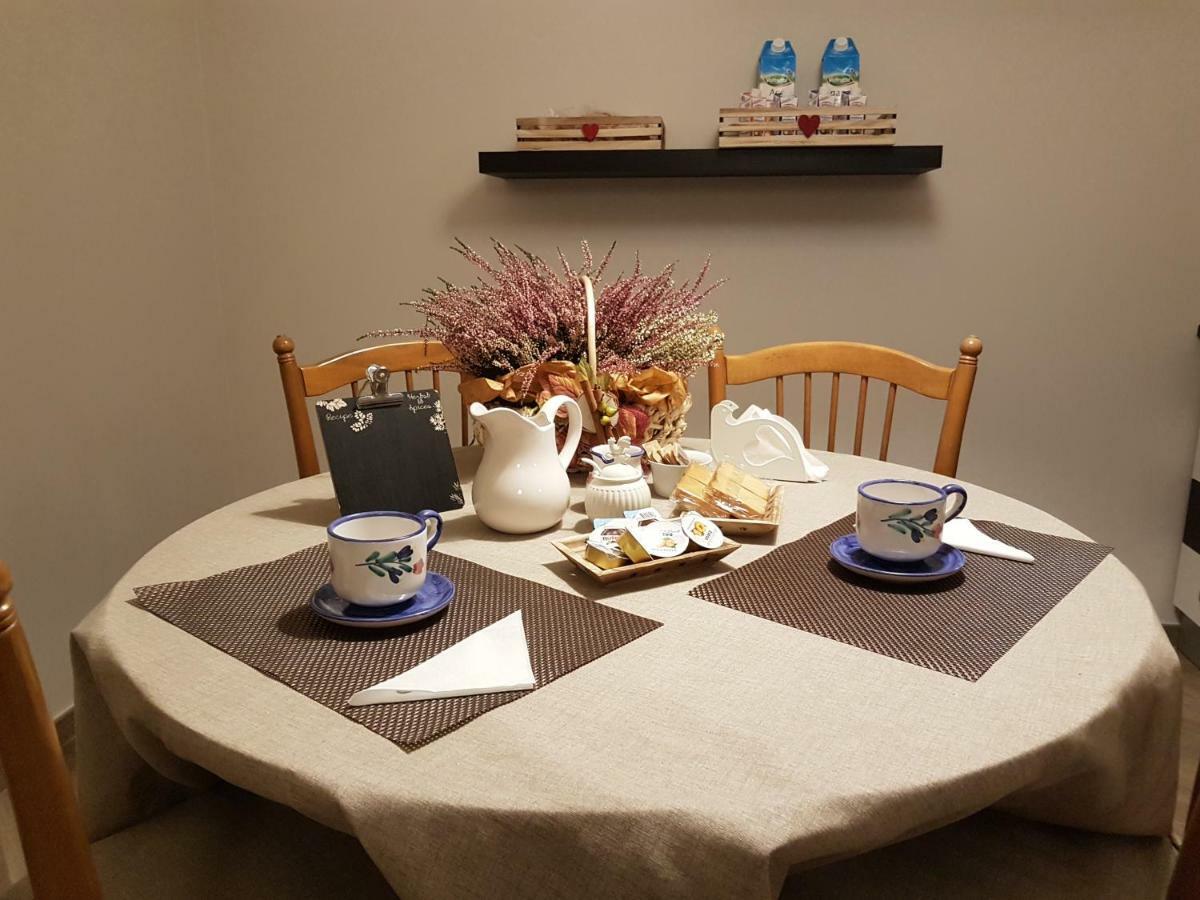 B&B Tre Passi Dalla Torre Montesarchio Buitenkant foto