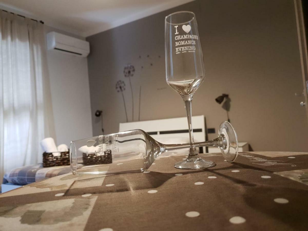 B&B Tre Passi Dalla Torre Montesarchio Buitenkant foto