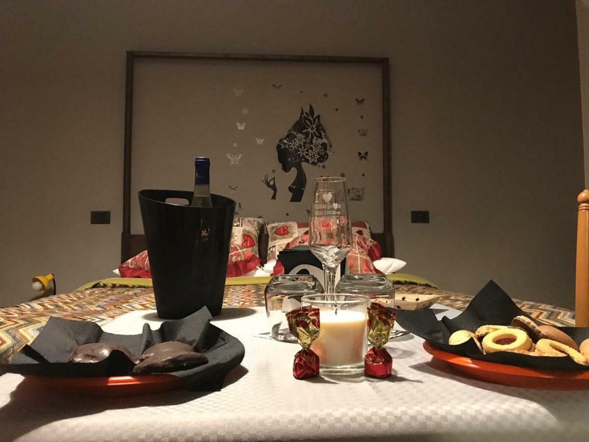 B&B Tre Passi Dalla Torre Montesarchio Buitenkant foto