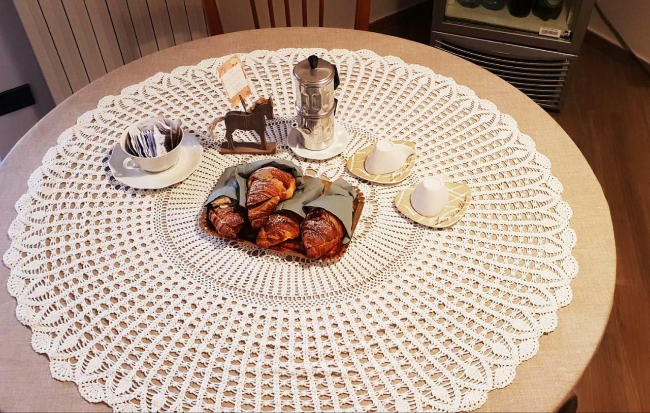 B&B Tre Passi Dalla Torre Montesarchio Buitenkant foto
